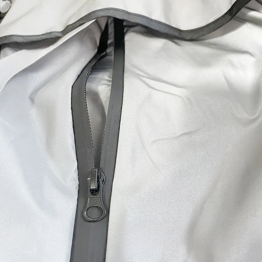 Reflekterande Hundregntäcke – Vattentätt, Justerbart & Säkerhetsreflexer